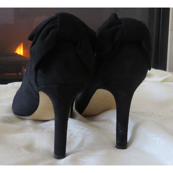 Ann Taylor Chic Black Suede Pumps with Bow Accent Back Heel 9.5 EUC - Picture 6 of 10